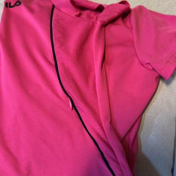 Fila Women's Hot Pink V-Neck Sports Tee Size M EUC - Picture 5 of 5